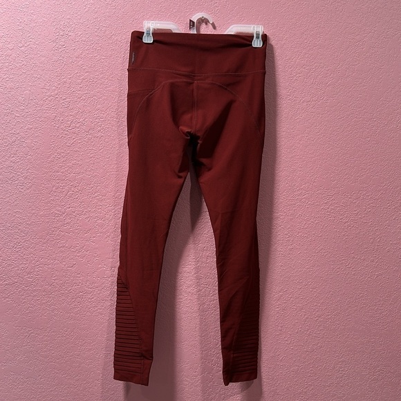 MONDETTA Women’s Red Leggings with pockets Size Small - Picture 3 of 5